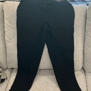 Dalia Collection Black and Red Modern Fit Pants